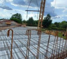 Pose des treillis soudés sur le plancher.