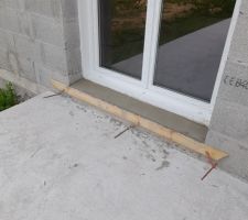 Remise &agrave; niveau du seuil de porte qui &eacute;tait trop bas