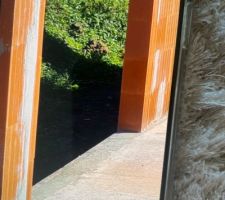 Seuil de baie vitr&eacute;e pendant la construction