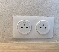 Prise électrique de la crédence ok