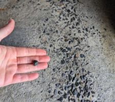 Dalle du garage, beaucoup de cailloux