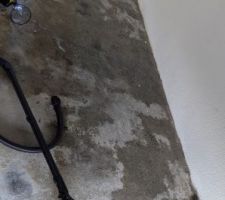Dalle du garage, beaucoup de cailloux