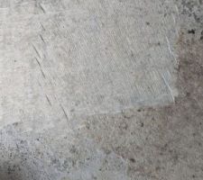 Dalle du garage, beaucoup de cailloux, laitance