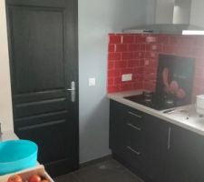 Carrelage métro pour crédence de la cuisine .et peinture mur