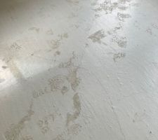 Fissures et chape qui part en poussière