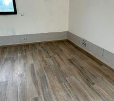 Pose des plinthes suite réparation placo
