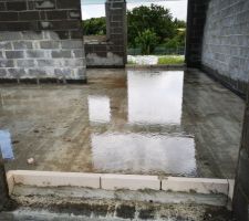24 07 2023 Pose des seuils de porte
Inondation de la dalle