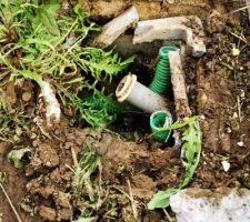 29 05 2024 Regard béton explosé par le passage du terrassier / Il m'en informe en personne et le remplacera très rapidement