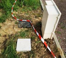 04 06 2024 Regard béton changé après passage du terrassier. Coffret Enedis tout neuf aussi