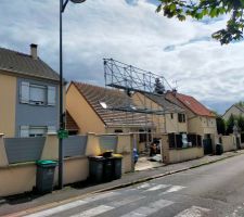 Début du chantier des lucarnes de toit
Pose de l échafaudage.