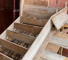 Escaler menant &agrave; l'&eacute;tage