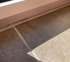 Ao&ucirc;t 2024 tache d?eau int&eacute;rieure suite expertise pierres bleues ext&eacute;rieurs plus hautes que le carrelage int&eacute;rieur