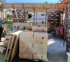 Les murs monte rapidement pourvue que &ccedil;a dur !