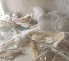 Détritus laissés dans le garage