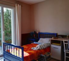 R&eacute;orientation du lit et du bureau, &agrave; changer pour &ecirc;tre dans le style de la biclioth&egrave;que