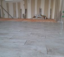 Début de la pose carrelage...