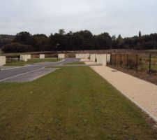 Lotissement de grand standing, on connaissait le champs de Maïs , voici ce que le lotisseur en a fait .
Notre terrain libre de constructeur tout de suite à droite.