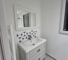 Pose de la crédence et du miroir