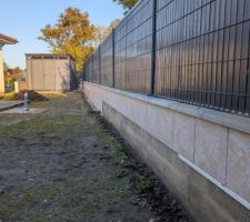 Carrelage su muret de clôture