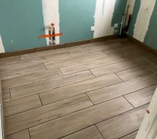 Carrelage salle de bain imitation parquet