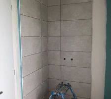 Faïence salle de bain étage. Pose un peu « originale »