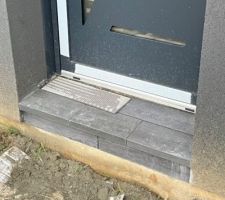 Seuils de portes carrelés.