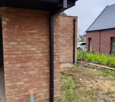 Fa&ccedil;ade arri&egrave;re avec goutti&egrave;res zinc