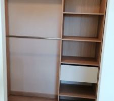 Placard dans le dressing de la chambre de notre fille