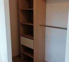 Placard dans le dressing de la chambre de notre fille