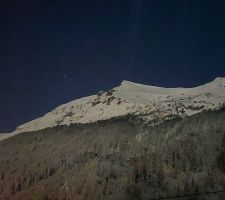 La montagne éclairée par la lune