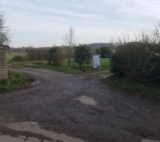 Affichage du Panneau d'Accord de Permis de construire vu de la route.