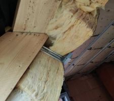 Laine de verre au droit des velux