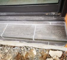 Seuil porte fenêtre carrelé / affleurant à droite