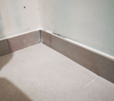 Finition carrelage premium / manquait un petit bout dans le coin