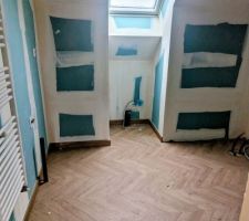 Pose du parquet finie dans une autre chambre