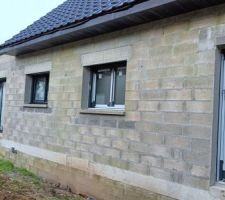 Enfin les menuiseries sont posées ! Arrière de la maison