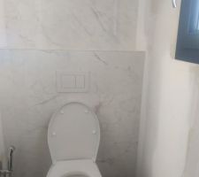 Toilettes invit&eacute;s