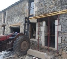 Mise en place linteau pierre