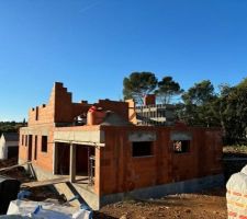 En décembre 2024 Élévation mur étage en cours, ça avance bien et ça nous donne une idée de notre future maison