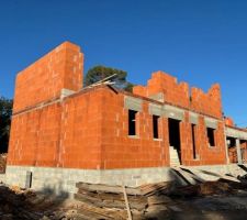 En décembre 2024 Élévation mur étage en cours, ça avance bien et ça nous donne une idée de notre future maison
