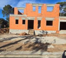 En d&eacute;cembre 2024 &Eacute;l&eacute;vation mur &eacute;tage en cours, &ccedil;a avance bien et &ccedil;a nous donne une id&eacute;e de notre future maison