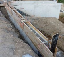 Muret voisin en cours d'&eacute;l&eacute;vation - CC-BY-NC-SA