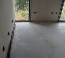 Coulage de la chape fluide à base ciment