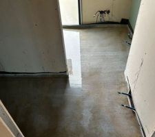 Coulage de la chape fluide à base ciment
