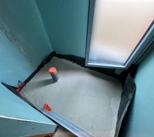 Coulage de la chape fluide à base ciment