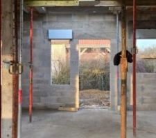 Photo de la tr&eacute;mie et de l'entr&eacute;e de la maison