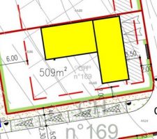 Il y a une obligation d'un toit classique de 60% minimum.
Je pense que la partie gauche va devoir descendre de 150cm...
Un faux plain-pied avec garage, CH2 et CH3 en haut du terrain &agrave; l'EST.