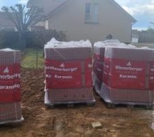 Livraison des tuiles plates en terre cuite
