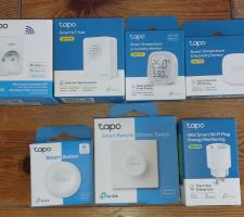 "Kit" de produits Tp-Link : prise P110, hub H100, thermomètre T315, capteur thermo T310, bouton S200B et S200D, prise P115