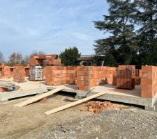 élévation des murs et pose des coffres de volets